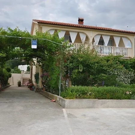 House * Lopar