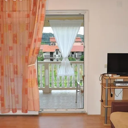 House * Lopar